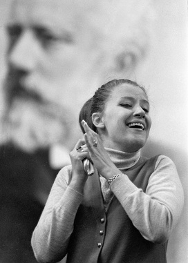 Фото: Елена Образцова выступает на IV Международном конкурсе имени П. И. Чайковского