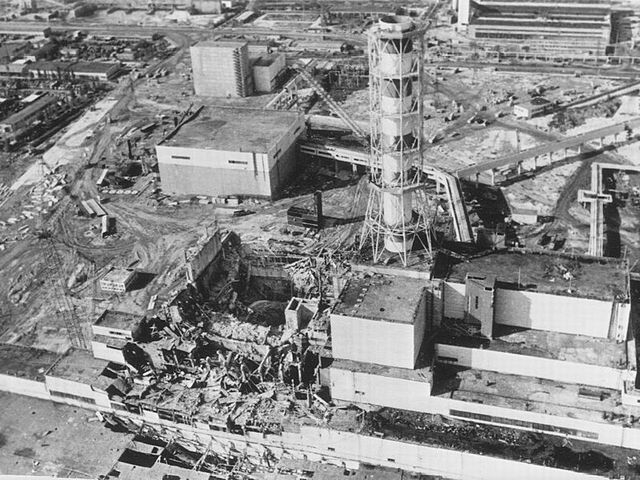 Фото: Разрушенная Чернобыльская станция