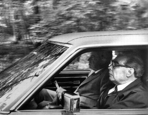 Фото: Л.И. Брежнев за рулем Линкольна катает президента Никсона. 1972 год