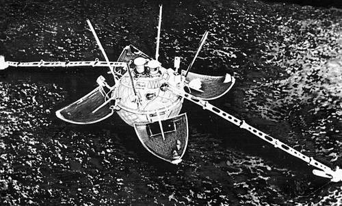 Фото: Луна-9 . Советская космическая станция   В 1966 году успешно приземлилась на Луну