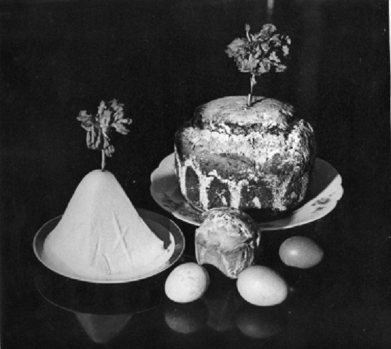 Фото: Пасхальный стол советского периода