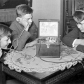 Юные советские радиослушатели