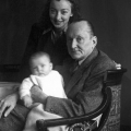 Александр Вертинский с женой Лидией и дочерью Марианной, 1943 год
