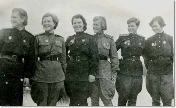 Фото: Женщины на войне. Пулеметчицы.