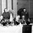 Победоносный маршал Г. К. Жуков пробует кока-колу на встрече с Эйзенхауэром
