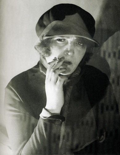 Фото: Портрет работы Родченко. Модный образ 20-х годов