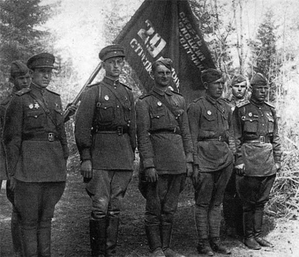 Фото: Боевое знамя 29-й  гвардейской стрелковой дивизии, 1943 год