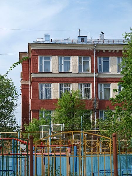 Фото: Школа № 19 (имени Белинского) Москва, Кадашёвский 1-й пер., д.3а. Здесь образовалась группа «Машина времени»