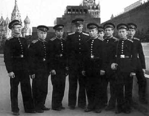 Фото: Выпускники Суворовского училища на Красной площади, 1958 год