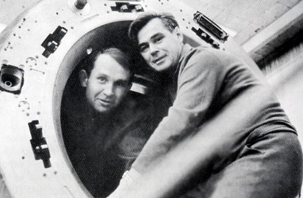 Фото: Макаров и Лазарев. Экипаж Союза 18-1, им  удалось выжить  при стремительном падении с высоты 200 км. 1975 год