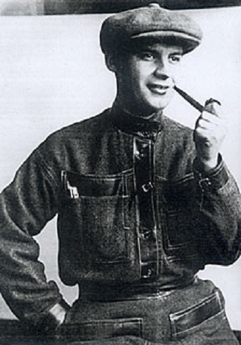 Фото: Модный художник реклам-конструктор Александр Родченко, 1925 год