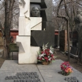 Памятник на могиле Н. С. Хрущева скульптора Э. Неизвестного, 1975 год