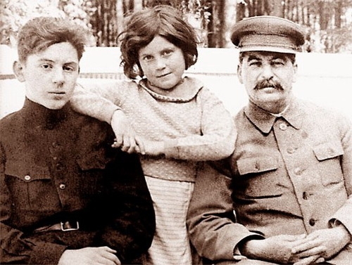 Фото:  Василий Сталин с сестрой Светланой и отцом Иосифом Сталиным