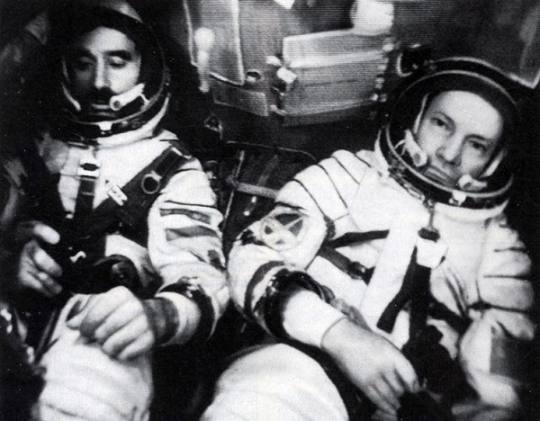 Фото: Космонавты Рукавишников и Иванов на борту Союз-33, 1979 год