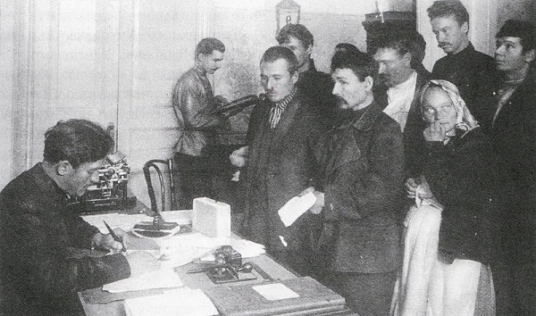 Фото: Работа биржи труда в  СССР. 1922 год