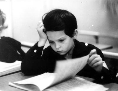 Фото: Советский школьник грустит над учебником