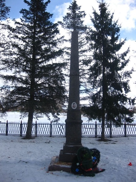 Фото: Обелиск на месте казни Зои Космодемьянской в селе Петрищево