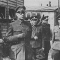 Генерал Власов среди бывших советских генералов  в рядах РОА, 1943 год