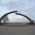 Монумент «разорванное кольцо» - в память о прорыве блокады Ленинграда