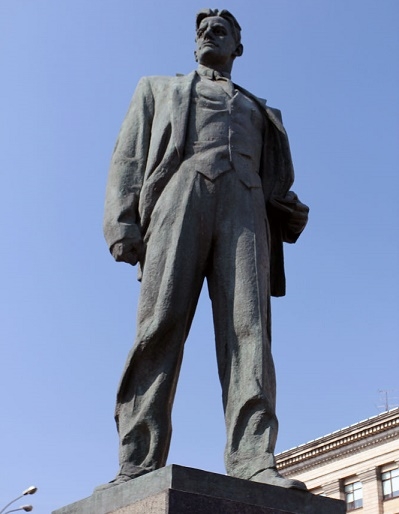 Фото: Памятник В. В. Маяковскому в Москве на Триумфальной площади (Маяковского).Скульптор Александр Кибальников.