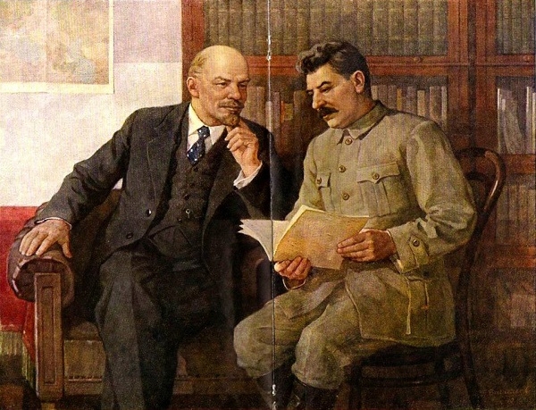 Фото: В. И. Ленин и И. В. Сталин за беседой (художник П. Васильев, 1940-е)