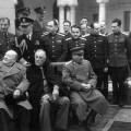 Черчиль, Рузвельт и Сталин, он  красноречиво смотрит в другую сторону. Ялтинская конференция.