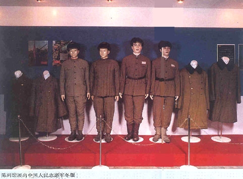 Фото: Образцы формы китайских/ добровольцев/, такую же носили и советские военнослужащие в Корее и Маньчжурии