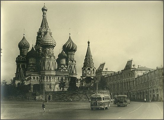 Фото: Когда-то по Красной площади ходили машины и автобусы, и даже была остановка.