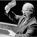 Знаменитая фото Хрущева с ботинком в руке на заседании ООН 1960 г. Публиковалась в Нью-Йорк таймс.