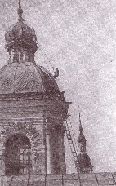 Фото: Маскировка Петропавловского собора во время блокады Ленинграда, 1941 год