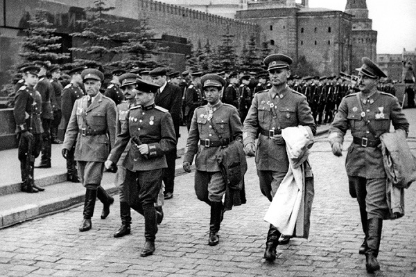 Фото: На Красной площади в Москве. Парад Победы  24 июня 1945 года