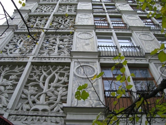 Фото: Ажурный дом архитектора Бурова в Москве  построен в 1940 году