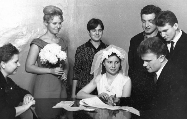 Фото: Геннадий Зюганов с супругой, 1965 год