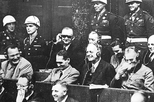 Фото: Улыбки обвиняемых на Нюрнбергском процессе