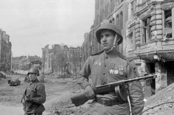 Фото: ППШ пистолет-пулемет Шпагина в годы Великой Отечественной Войны
