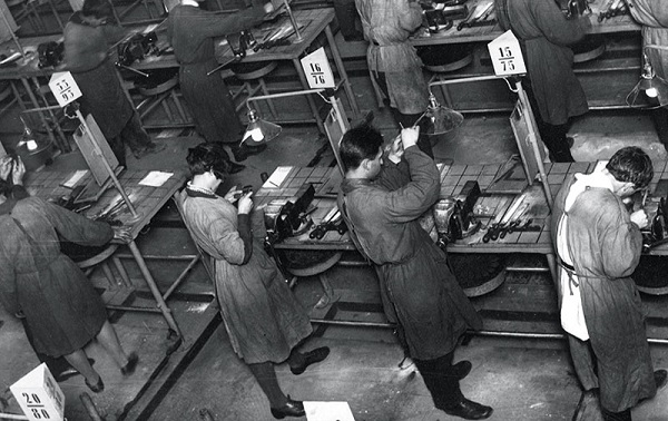 Фото: После закрытия бирж труда в СССР перепрофелированы миллионы безработных. 1931 год