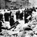 Жители блокадного Ленинграда на субботнике