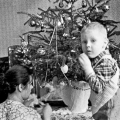 Наряжаем елку всей семьей. Новый год в СССР.