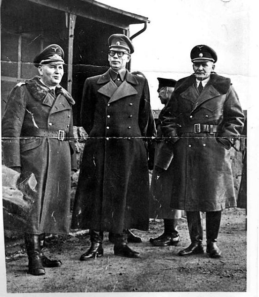 Фото: Генерал Власов на службе Вермахта, 1944 год