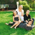 Лариса Гузеева с матерью и детьми