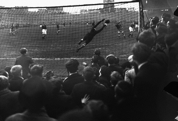 Фото: На товарищеском матче "Арсенал"-"Динамо" Лондон, 1945 год