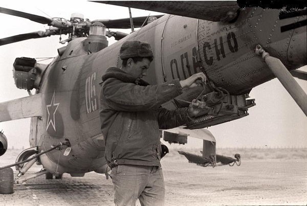 Фото: Кандагар.Афганистан. Ми-24. 1980 год
