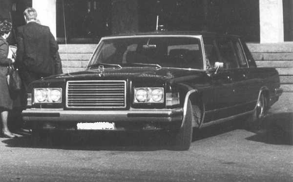 Фото: Советский правительственный лимузин ЗиЛ - 4104 1978 года