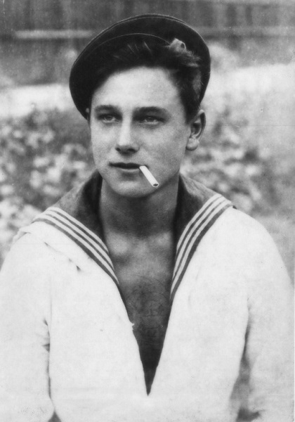 Фото: Актер Георгий Юматов - участник ВОВ, 1943 год