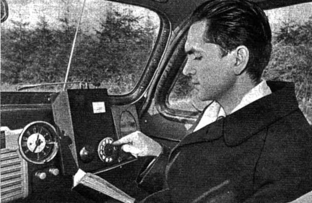 Фото: Куприянович с ЛК-1 в автомобиле. Справа от аппарата - динамик громкой связи. "За рулем", 12, 1957 г.