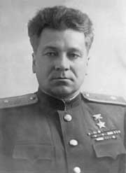 Фото: Летчик Ляпидевский был первым Героем Совесткого Союза, награжденным Золотой Звездой