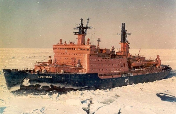 Фото: Ледокол Арктика во льдах Ледовитого океана