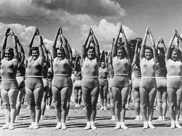 Фото: В здоровом теле - здоровый дух. Советские физкультурницы.