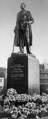 Фото: Памятник Максиму Горькому в Москве 
