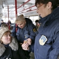 Контролеры в московском автобусе поймали зайца
